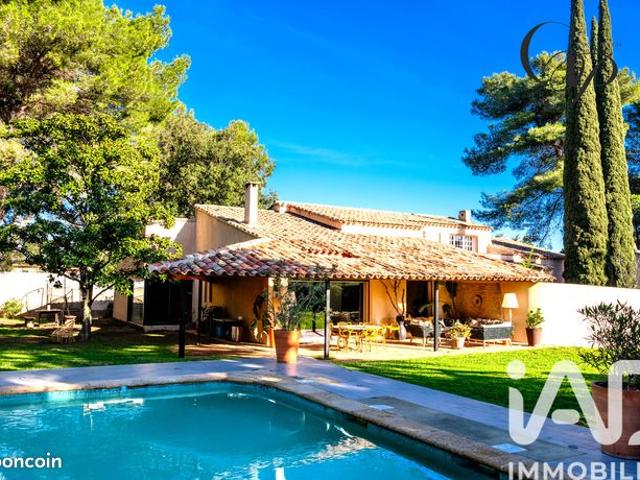 Villa 7 pièces 256 m²