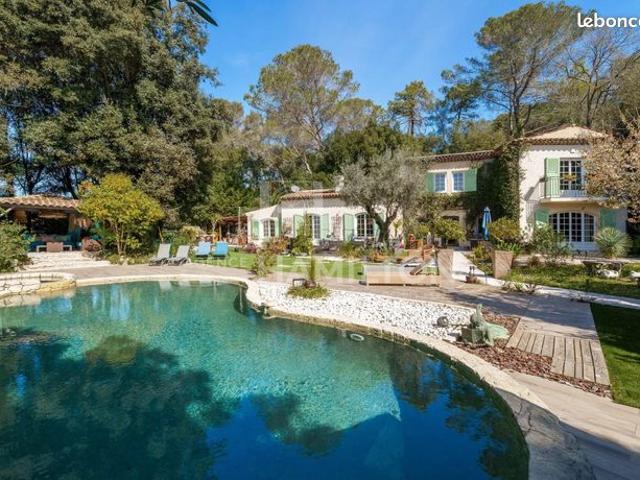 Villa 7 pièces 259 m²