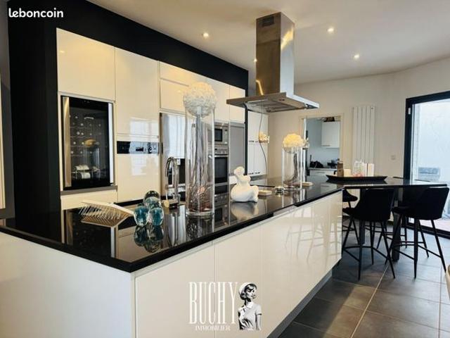 Villa 7 pièces 260 m²