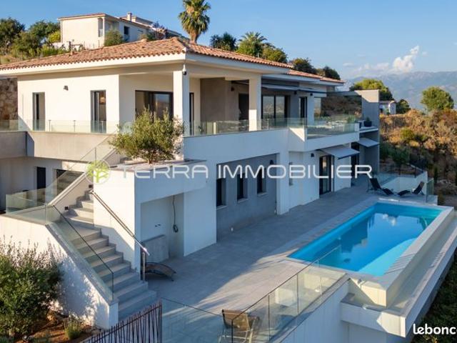 Villa 7 pièces 260 m²