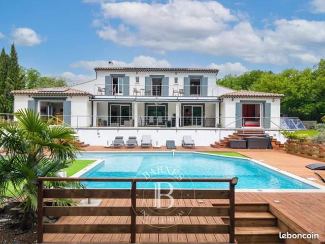 Villa 7 pièces 260 m²