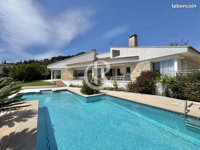 Villa 7 pièces 260 m²