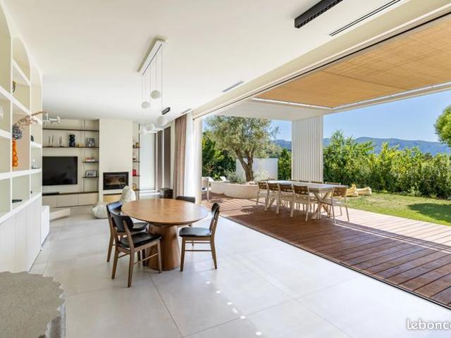 Villa 7 pièces 261 m²