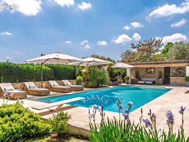 Villa 7 pièces 261 m²