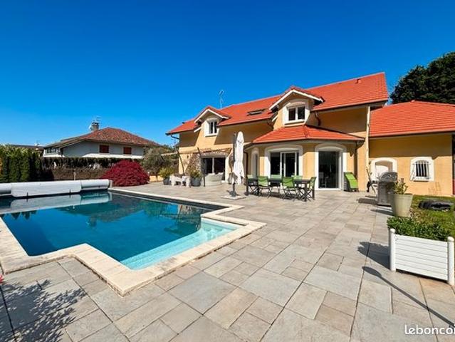Villa 7 pièces 261 m²