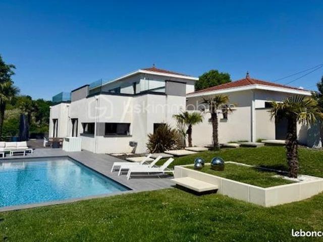 Villa 7 pièces 263 m²