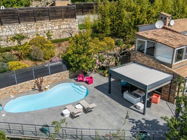 Villa 7 pièces 263 m²