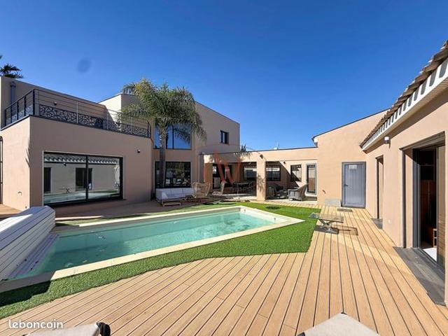 Villa 7 pièces 265 m²