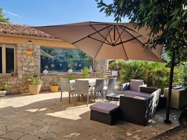Villa 7 pièces 265 m²