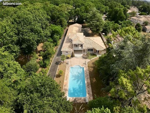 Villa 7 pièces 265 m²