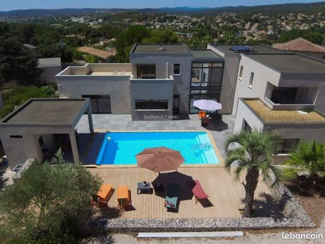 Villa 7 pièces 265 m²
