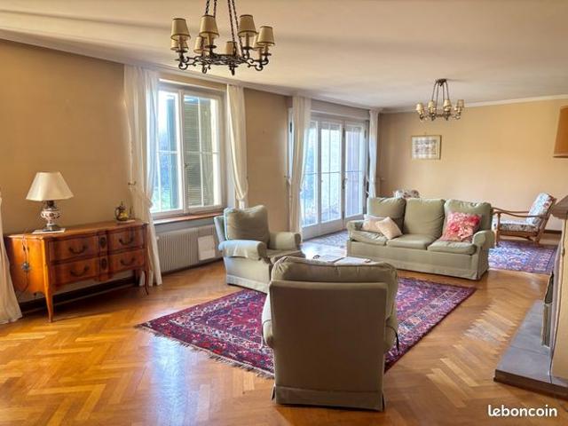 Villa 7 pièces 266 m²