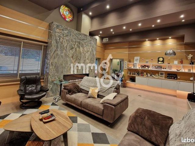 Villa 7 pièces 268 m²