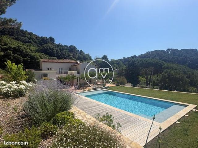 Villa 7 pièces 268 m²
