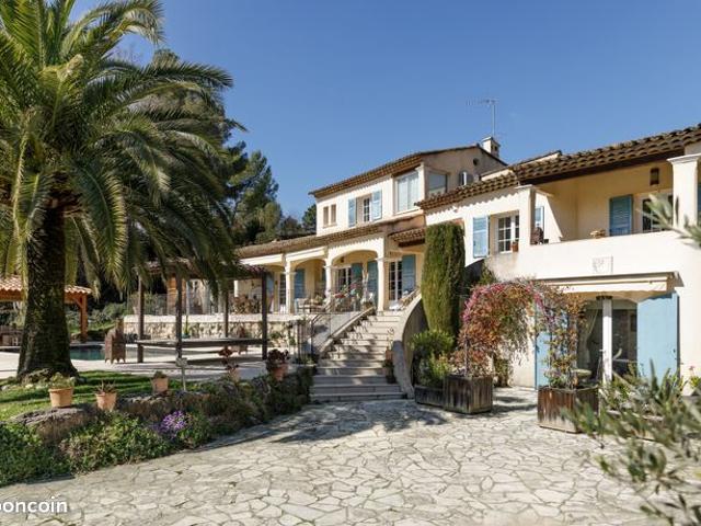 Villa 7 pièces 269 m²