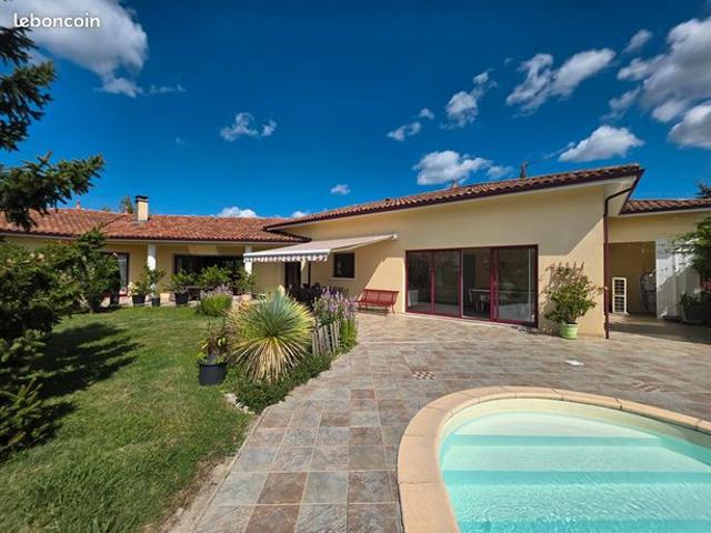 Villa 7 pièces 270 m²