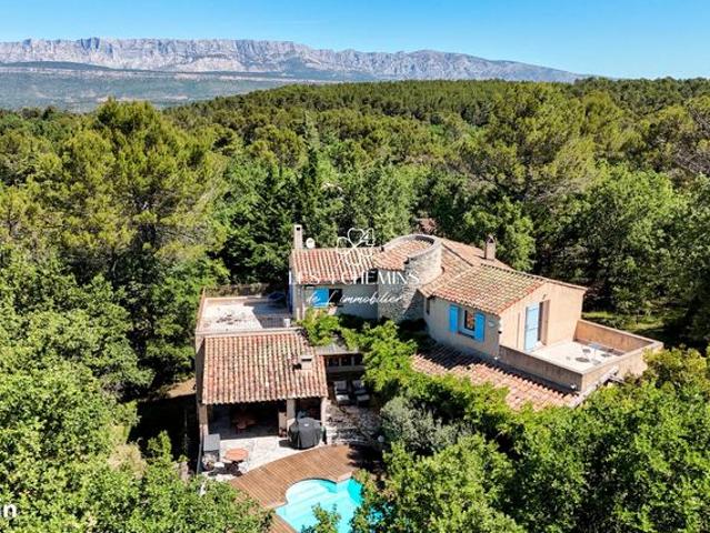 Villa 7 pièces 270 m²