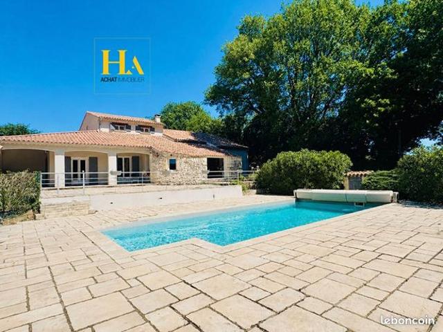 Villa 7 pièces 270 m²
