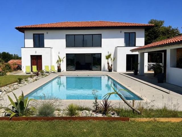 Villa 7 pièces 272 m²