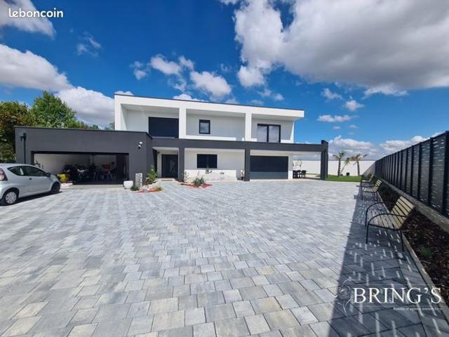 Villa 7 pièces 275 m²