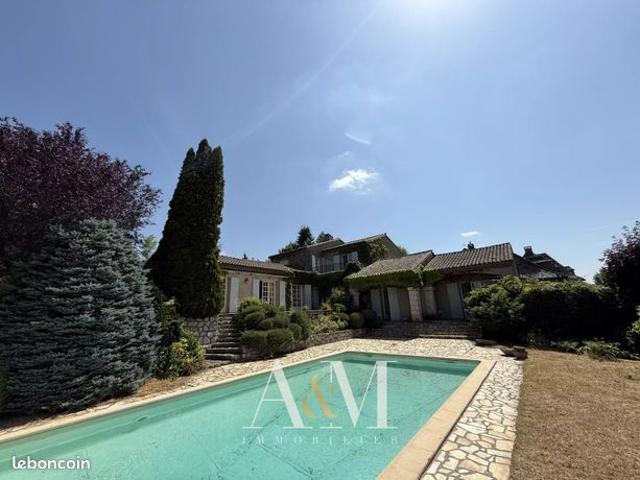 Villa 7 pièces 275 m²