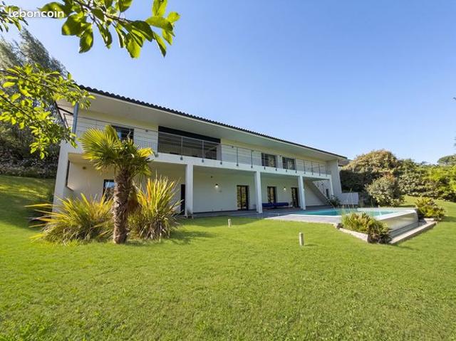Villa 7 pièces 275 m²
