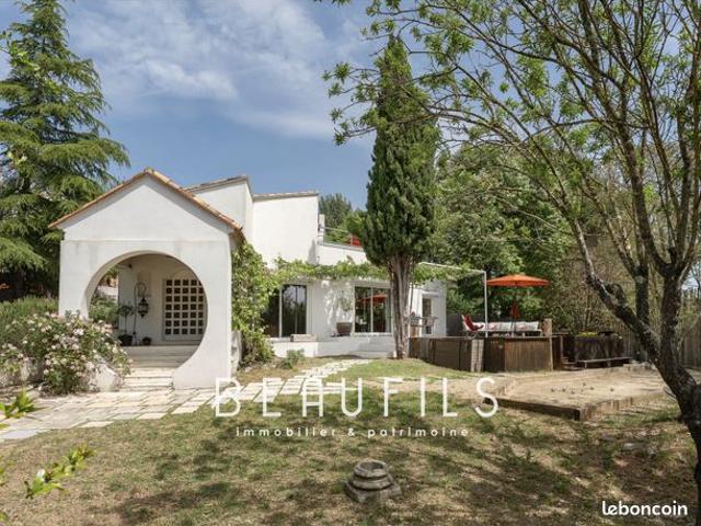 Villa 7 pièces 280 m²