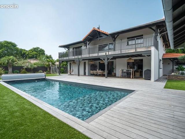 Villa 7 pièces 281 m²