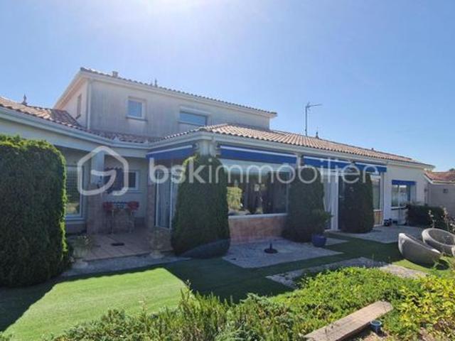 Villa 7 pièces 284 m²