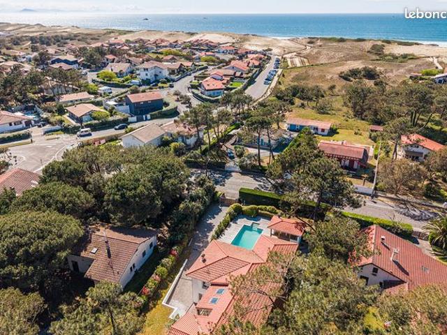 Villa 7 pièces 285 m²