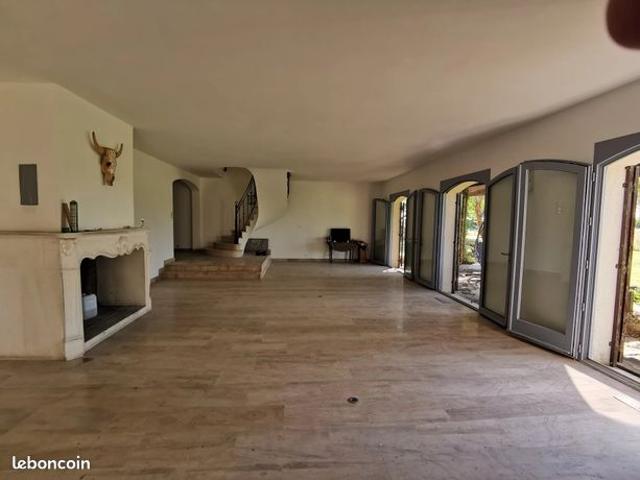 Villa 7 pièces 286 m²
