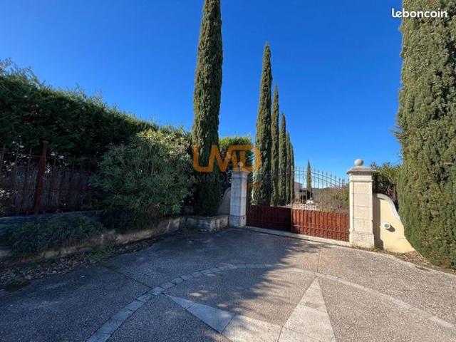 Propriété 7 pièces 286 m²