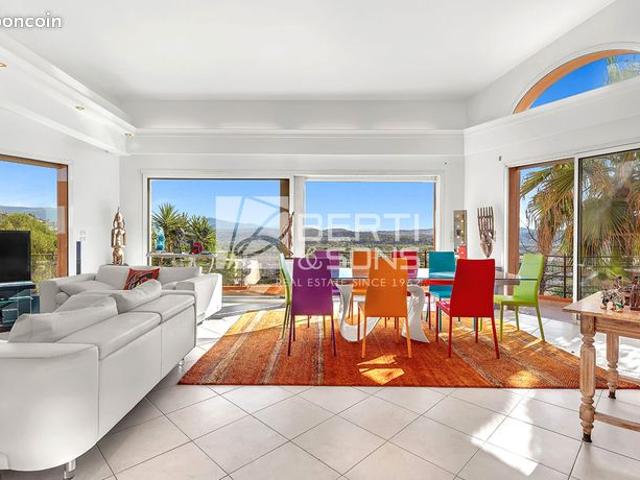 Villa 7 pièces 289 m²