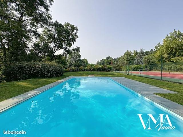 Villa 7 pièces 290 m²
