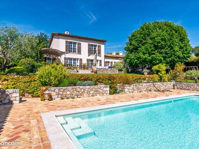 Villa 7 pièces 300 m²