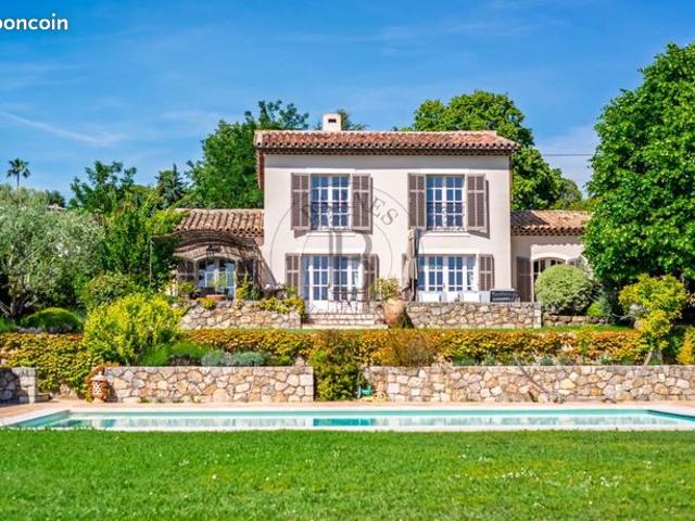Villa 7 pièces 300 m²