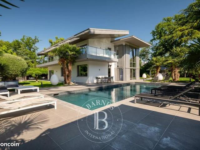 Villa 7 pièces 300 m²