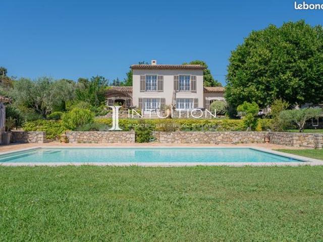 Villa 7 pièces 300 m²