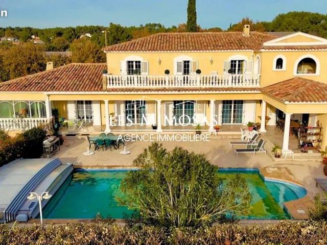 Villa 7 pièces 300 m²