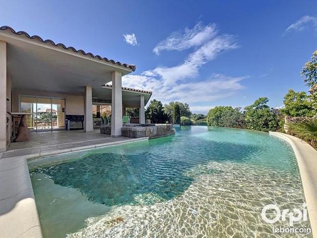 Villa 7 pièces 300 m²