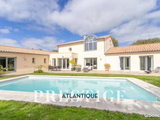 Villa 7 pièces 300 m²