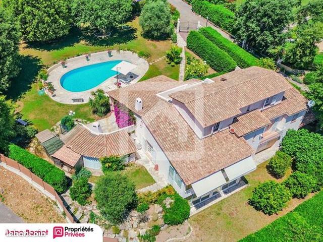 Villa 7 pièces 301 m²