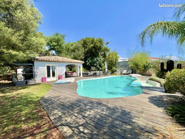 Villa 7 pièces 301 m²