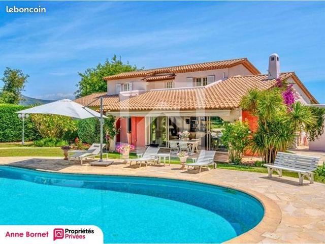 Villa 7 pièces 301 m²