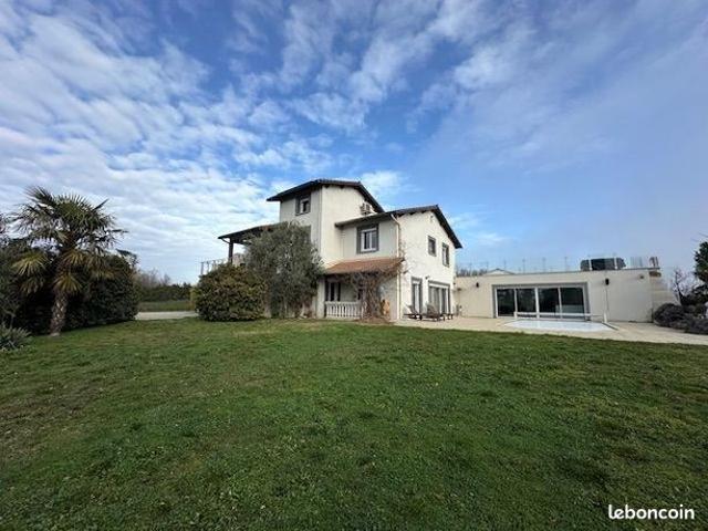 Villa 7 pièces 304 m²