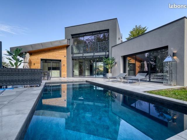 Villa 7 pièces 308 m²