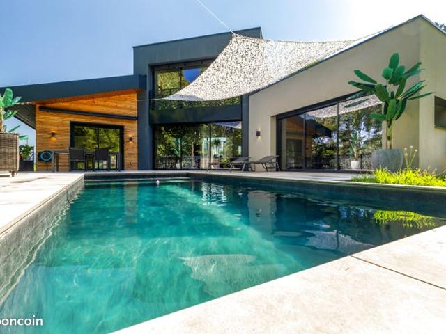 Villa 7 pièces 308 m²