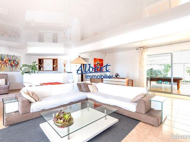 Villa 7 pièces 310 m²