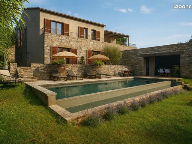 Villa 7 pièces 310 m²
