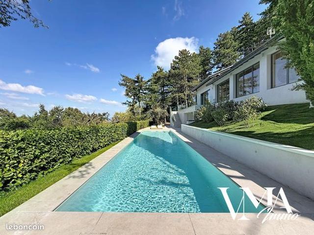 Villa 7 pièces 313 m²